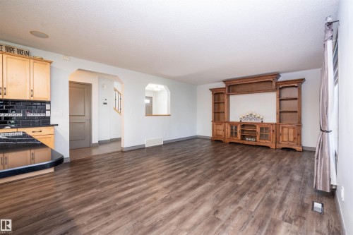16820 57 Street Nw, Edmonton, AB - Indoor