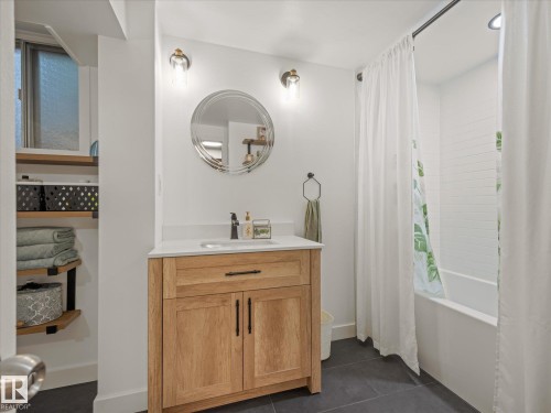 11949 St Albert Trail Nw, Edmonton, AB - Indoor Photo Showing Bathroom