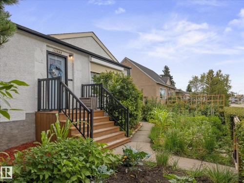 11949 St Albert Trail Nw, Edmonton, AB - Outdoor