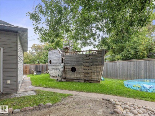 11949 St Albert Trail Nw, Edmonton, AB - Outdoor