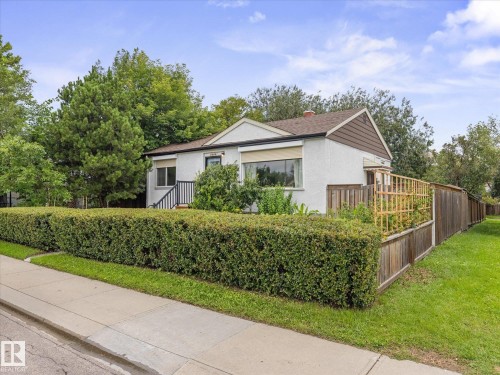 11949 St Albert Trail Nw, Edmonton, AB - Outdoor