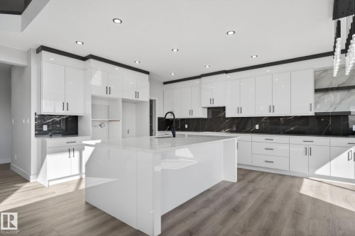 102 Eldridge Point(E), St. Albert, AB - Indoor Photo Showing Kitchen