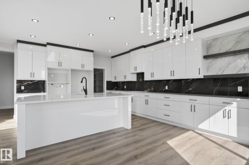 102 Eldridge Point(E), St. Albert, AB - Indoor Photo Showing Kitchen