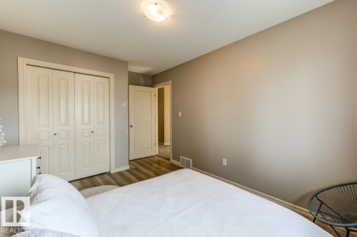 854 Chahley Way Nw, Edmonton, AB - Indoor Photo Showing Bedroom