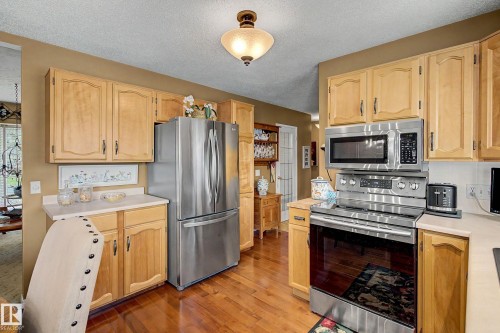 10715 50 Street Nw, Edmonton, AB - Indoor Photo Showing Kitchen