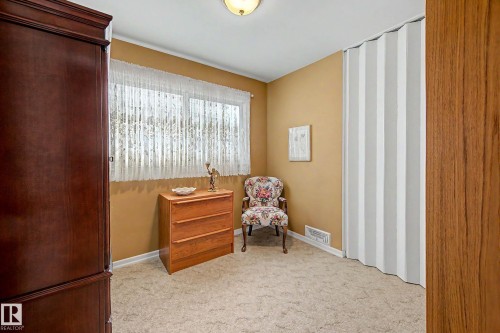 10715 50 Street Nw, Edmonton, AB - Indoor