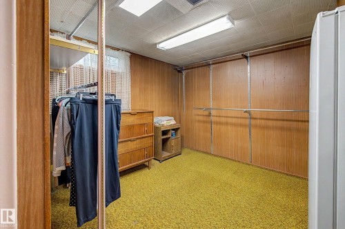 10715 50 Street Nw, Edmonton, AB - Indoor