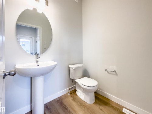 21148 25 Avenue Nw, Edmonton, AB - Indoor Photo Showing Bathroom