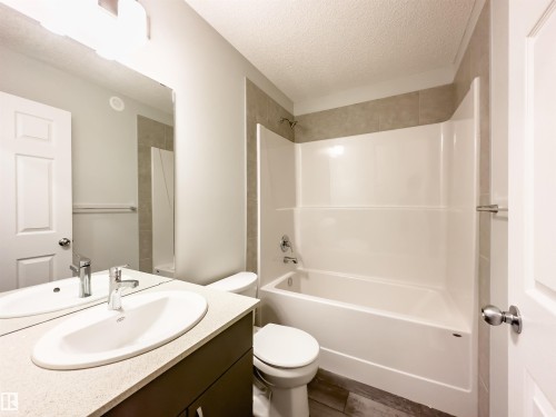 21148 25 Avenue Nw, Edmonton, AB - Indoor Photo Showing Bathroom