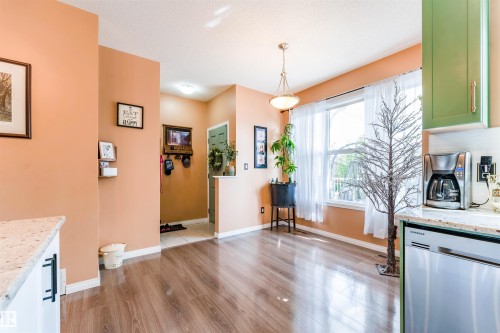 725 Secord Boulevard Nw, Edmonton, AB - Indoor Photo Showing Kitchen