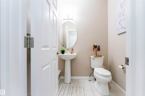 725 Secord Boulevard Nw, Edmonton, AB - Indoor Photo Showing Bathroom