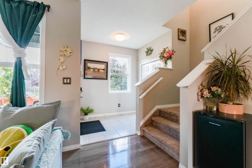 725 Secord Boulevard Nw, Edmonton, AB - Indoor Photo Showing Other Room