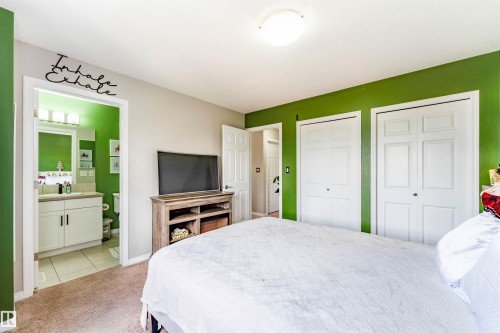 725 Secord Boulevard Nw, Edmonton, AB - Indoor Photo Showing Bedroom