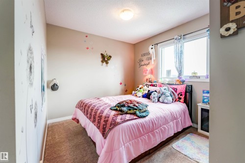 725 Secord Boulevard Nw, Edmonton, AB - Indoor Photo Showing Bedroom