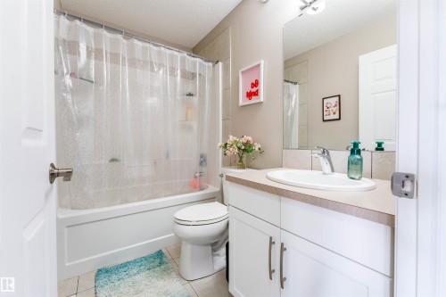 725 Secord Boulevard Nw, Edmonton, AB - Indoor Photo Showing Bathroom