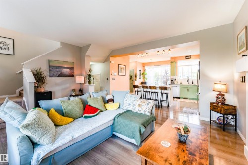 725 Secord Boulevard Nw, Edmonton, AB - Indoor Photo Showing Living Room