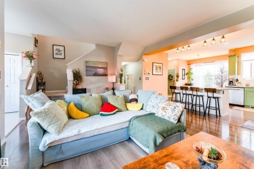 725 Secord Boulevard Nw, Edmonton, AB - Indoor Photo Showing Living Room