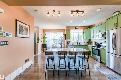 725 Secord Boulevard Nw, Edmonton, AB - Indoor Photo Showing Kitchen With Stainless Steel Kitchen