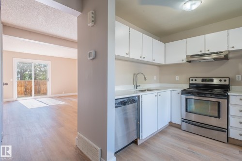 #34 14511 52 St Nw, Edmonton, AB - Indoor Photo Showing Kitchen With Stainless Steel Kitchen