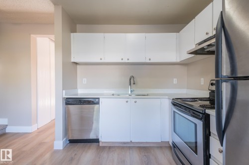 #34 14511 52 St Nw, Edmonton, AB - Indoor Photo Showing Kitchen With Stainless Steel Kitchen