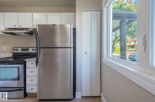 #34 14511 52 St Nw, Edmonton, AB - Indoor Photo Showing Kitchen With Stainless Steel Kitchen