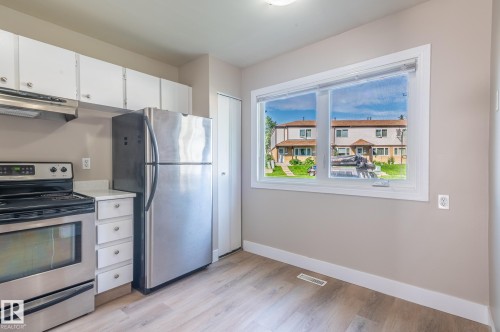 #34 14511 52 St Nw, Edmonton, AB - Indoor Photo Showing Kitchen With Stainless Steel Kitchen