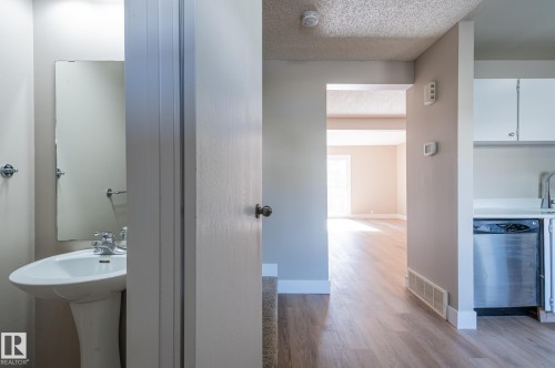 #34 14511 52 St Nw, Edmonton, AB - Indoor Photo Showing Bathroom