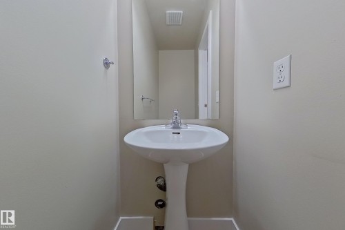 #34 14511 52 St Nw, Edmonton, AB - Indoor Photo Showing Bathroom