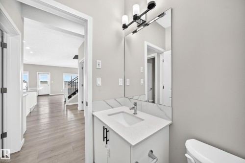 7056 182 Avenue Nw, Edmonton, AB - Indoor Photo Showing Bathroom
