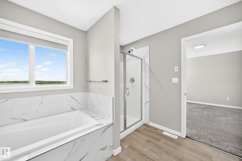 7056 182 Avenue Nw, Edmonton, AB - Indoor Photo Showing Bathroom