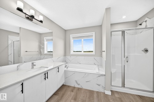 7056 182 Avenue Nw, Edmonton, AB - Indoor Photo Showing Bathroom