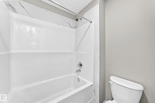 7056 182 Avenue Nw, Edmonton, AB - Indoor Photo Showing Bathroom