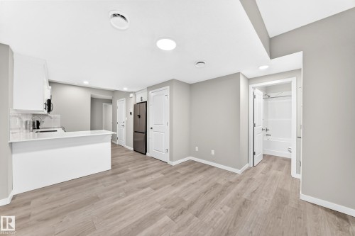 7056 182 Avenue Nw, Edmonton, AB - Indoor