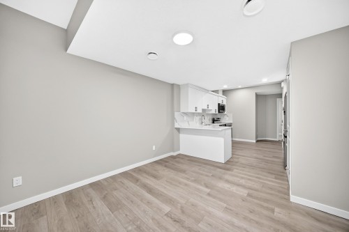 7056 182 Avenue Nw, Edmonton, AB - Indoor