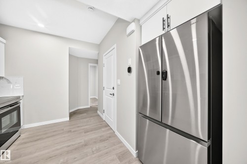 7056 182 Avenue Nw, Edmonton, AB - Indoor Photo Showing Other Room
