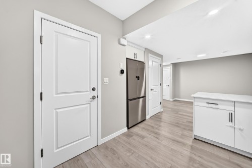 7056 182 Avenue Nw, Edmonton, AB - Indoor Photo Showing Other Room