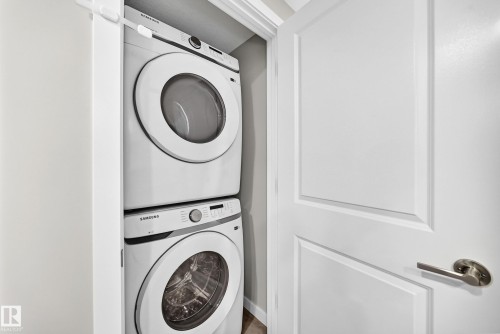 7056 182 Avenue Nw, Edmonton, AB - Indoor Photo Showing Laundry Room
