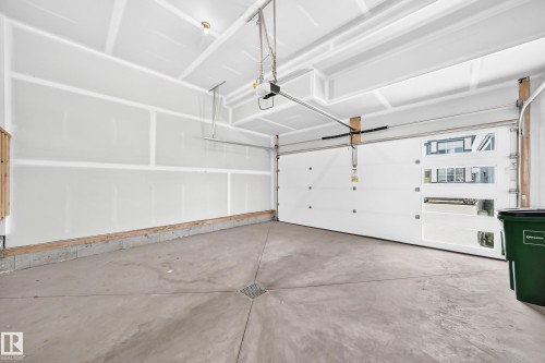 7056 182 Avenue Nw, Edmonton, AB - Indoor Photo Showing Garage