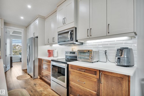 122 Aston Bend, Leduc, AB - Indoor Photo Showing Kitchen With Stainless Steel Kitchen
