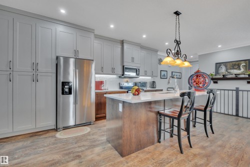 122 Aston Bend, Leduc, AB - Indoor Photo Showing Kitchen With Stainless Steel Kitchen With Upgraded Kitchen