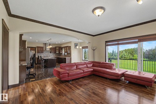 7245 2 Street Sw, Edmonton, AB - Indoor Photo Showing Living Room
