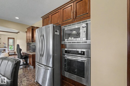 7245 2 Street Sw, Edmonton, AB - Indoor Photo Showing Kitchen