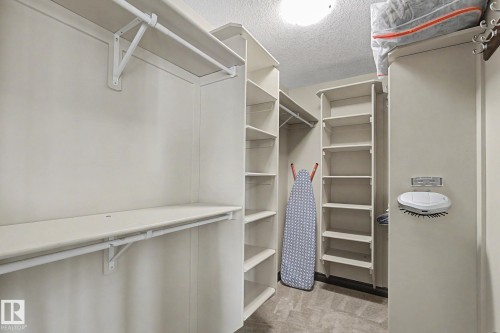 7245 2 Street Sw, Edmonton, AB - Indoor With Storage