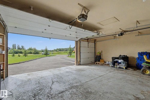 7245 2 Street Sw, Edmonton, AB - Indoor Photo Showing Garage