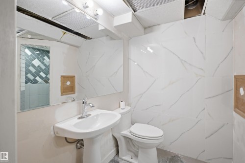 Additional content - 3432 Hill View Crescent Nw, Edmonton, AB - Indoor Photo Showing Bathroom