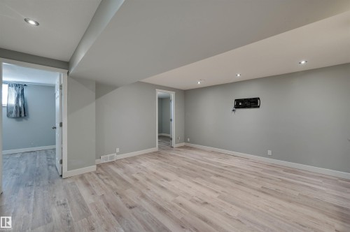 16231 96 Avenue Nw, Edmonton, AB - Indoor