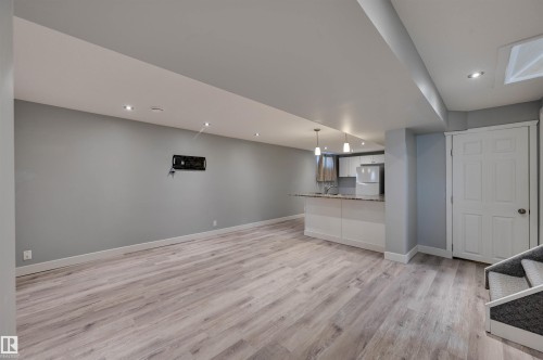 16231 96 Avenue Nw, Edmonton, AB - Indoor Photo Showing Other Room