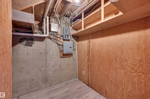 16231 96 Avenue Nw, Edmonton, AB - Indoor