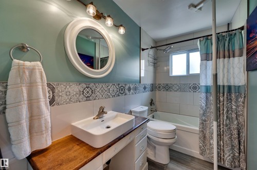 16231 96 Avenue Nw, Edmonton, AB - Indoor Photo Showing Bathroom