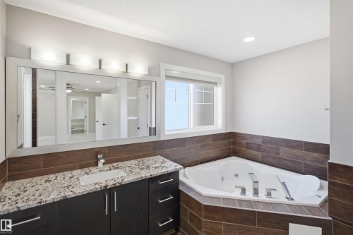 2256 Cameron Ravine Court Nw, Edmonton, AB - Indoor Photo Showing Bathroom